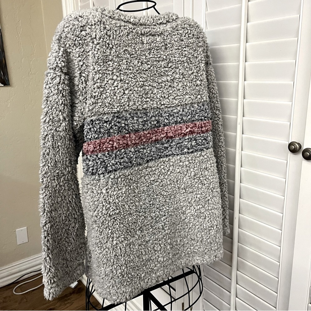 Dylan by:TRUEGRIT Sherpa Frosty tips Pullover Sweater